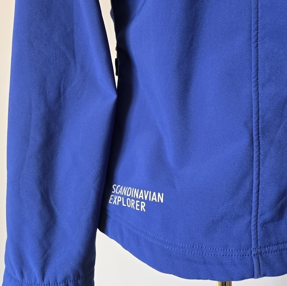 Scandinavian Explorer Blue Soft Shell Jacket, Red Floral Pattern And Zipper. XS - Picture 9 of 16